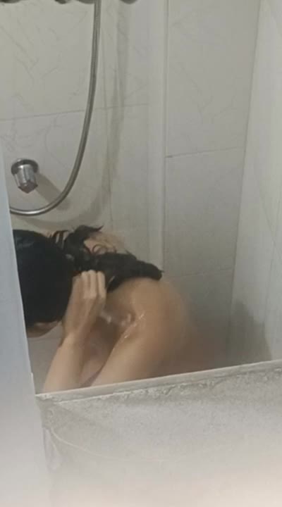 Blanquita bailando desnuda en la ducha 