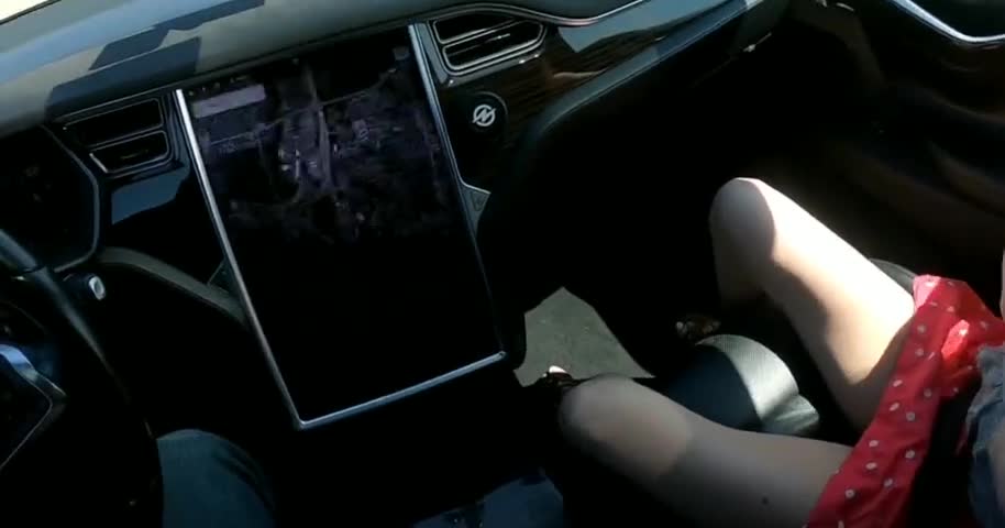 Taylor Jackson Video porno follando en un auto TESLA piloto automatico