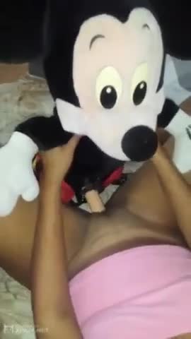 Mickey Mouse Endemoniado Viola a mi mujer comparte este video viral