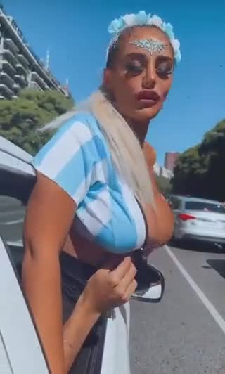 Video de Anto Pane mostrando sus tetas en Argentina 