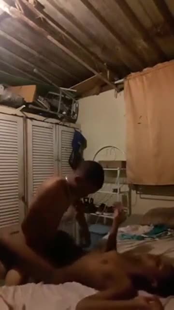 VIRAL de Facebook Policia cogiendo con menor en su casa 