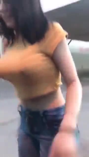 VIRAL DE FACEBOOK CHICA DESNUDANDOSE EN LA CALLE 