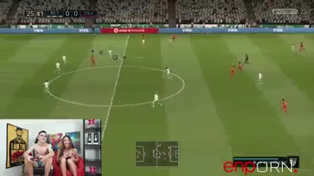 Me saca la leche mientras juego fifa