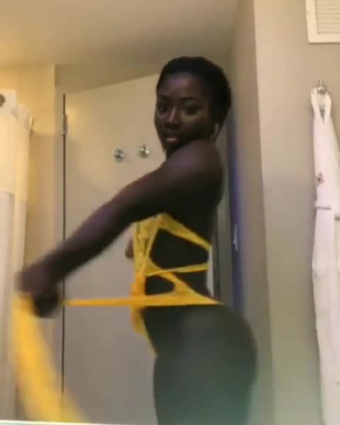 africanas mostrando su hermoso cuerpo 