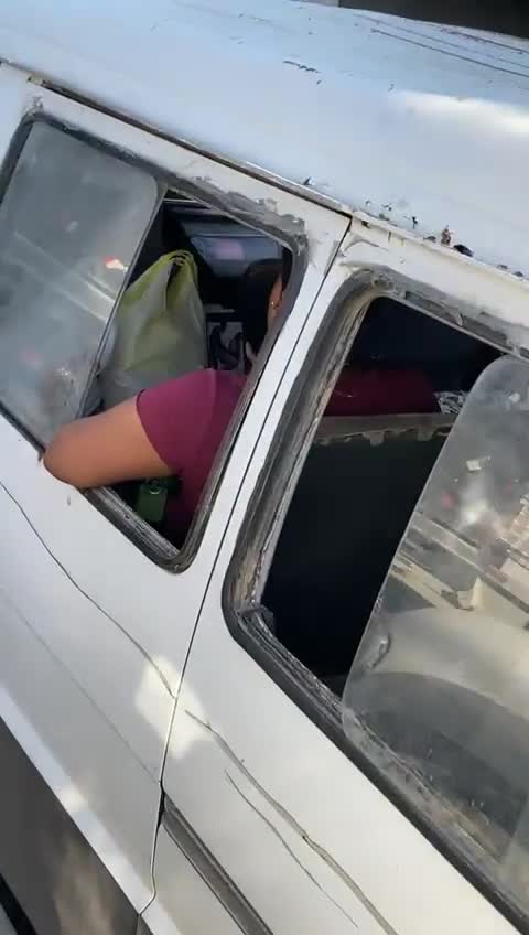 Dominicana viendo porno en el transporte publico 