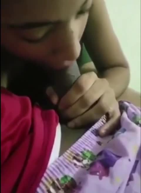 Grabo a mi novia dandome la mejor chupada de polla de mi corta vida