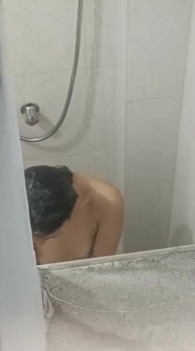 Blanquita bailando desnuda en la ducha 