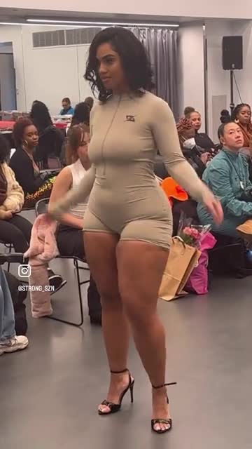 The Taya Marie mostrando un culo estrictamente delicioso 